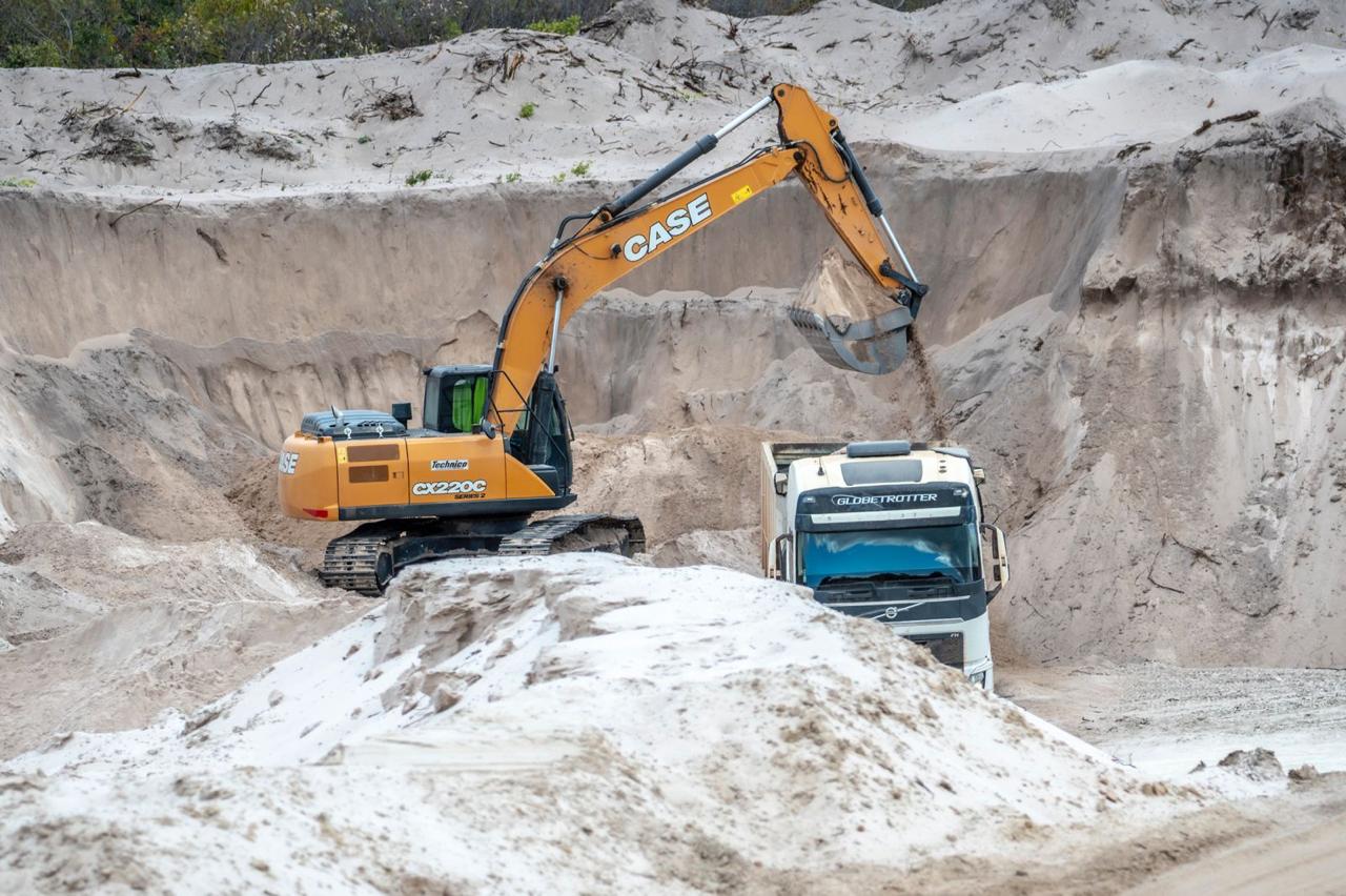 Carregamento de areia para obra